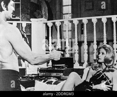 Charles Bronson et Jill Ireland dans le film de 1970, violent City. Banque D'Images