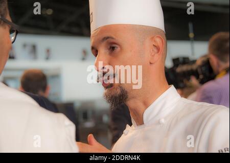 06/11/2018 Turin (Italie) Enrico Crippa pendant une pause du Bocuse d'Or 2018 procédures à Turin (Italie) Banque D'Images