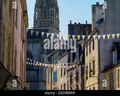 Bâtiments historiques dans la vieille ville à proximité de la cathédrale Saint-Corentin à Quimper la capitale de Finisterre en Bretagne nord-ouest de la France. Banque D'Images