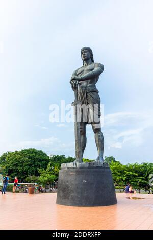 La gigantesque statue de Lapulapu au parc Rizal de Manille, Philippines Banque D'Images