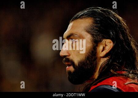 Sébastien Chabal, joueur de rugby français, attend avec impatience la coupe du monde de rugby, France 2007, à Paris. Banque D'Images