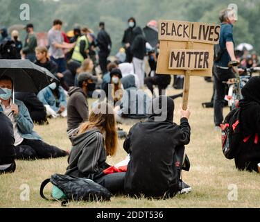 Londres, Royaume-Uni - 12 juin 2020 : les manifestants de Black Lives Matter défilent de Hyde Park à Trafalgar Square. Banque D'Images