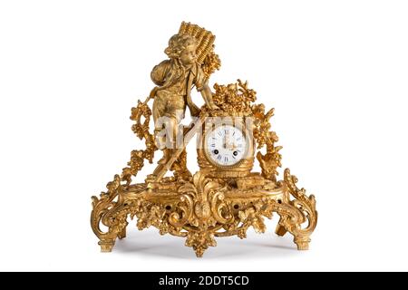 Studio photo de bronze antique horloge de manteau sur fond blanc. Europe de l'Ouest. 19e siècle Banque D'Images