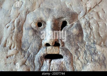 Italie, Rome, Basilica di Santa Maria in Cosmedin, Bocca della Verità (bouche de la vérité) Banque D'Images