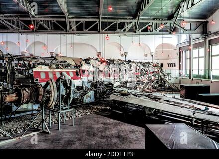 Reconstruction au Musée de la mémoire de l'épave de la DC9, avion abattu dans le ciel d'Ustica dans la soirée du 27 juin 1980. Bologne, Italie Banque D'Images