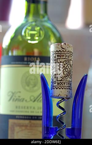 Rioja Cork, vin et tire-bouchon,intérieur, de la région automateuse de la Rioja , Espagne Banque D'Images