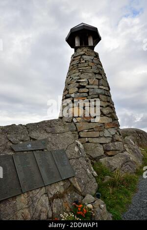 Le Mémorial des pêcheurs de Ferkingstad, Karmoy, Norvège, commémorant la vie des pêcheurs perdus dans les eaux américaines. Banque D'Images