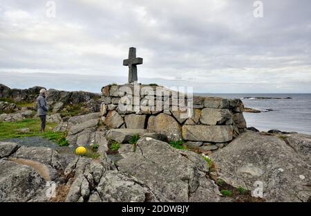 Le Mémorial des pêcheurs de Ferkingstad, Karmoy, Norvège, commémorant la vie des pêcheurs perdus dans les eaux américaines. Banque D'Images