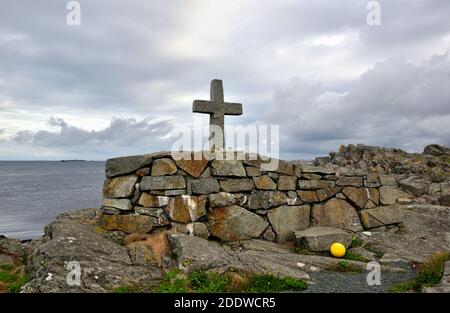 Le Mémorial des pêcheurs de Ferkingstad, Karmoy, Norvège, commémorant la vie des pêcheurs perdus dans les eaux américaines. Banque D'Images