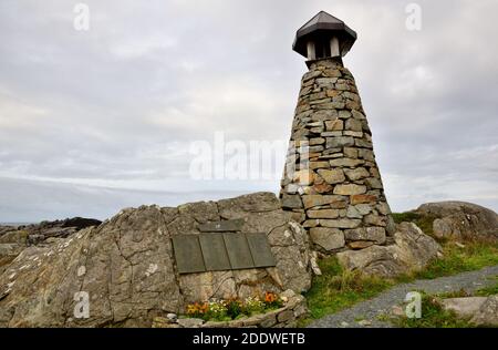 Le Mémorial des pêcheurs de Ferkingstad, Karmoy, Norvège, commémorant la vie des pêcheurs perdus dans les eaux américaines. Banque D'Images