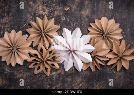Étoile en papier faite à la main de Noël Banque D'Images