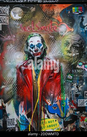 Londres, Royaume-Uni. 26 novembre 2020. Fresque du Joker avec le texte « Just Smile » à Soho. Street Art Londres. Crédit: Waldemar Sikora Banque D'Images