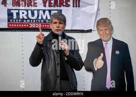 L'ancien gouverneur de l'Illinois, Rod Blagojevich, s'exprime en faveur de la réélection du président Trump lors d'un rassemblement dans le quartier de Mount Greenwood, à l'extrême sud de Chicago, le dimanche précédant l'élection. Le président Trump a commué la condamnation de Blagojevich pour corruption en février 2020. Banque D'Images