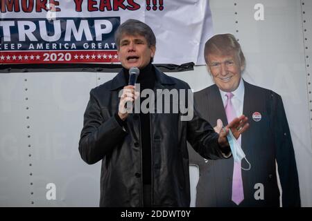 L'ancien gouverneur de l'Illinois, Rod Blagojevich, s'exprime en faveur de la réélection du président Trump lors d'un rassemblement dans le quartier de Mount Greenwood, à l'extrême sud de Chicago, le dimanche précédant l'élection. Le président Trump a commué la condamnation de Blagojevich pour corruption en février 2020. Banque D'Images