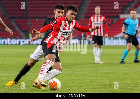 EINDHOVEN, PAYS-BAS - NOVEMBRE 26 : Donyell Malen du PSV lors du match de l'UEFA Europa League entre le PSV et le PAOK au Philips Stadion le 26 novembre, Banque D'Images