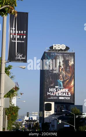 Los Angeles, Californie, États-Unis 26 novembre 2020 UNE vue générale de l'atmosphère de HBO Max 'HIS Dark Materials' Billboard sur Susnet Blvd le 26 novembre 2020 à Los Angeles, Californie, États-Unis. Photo par Barry King/Alay stock photo Banque D'Images