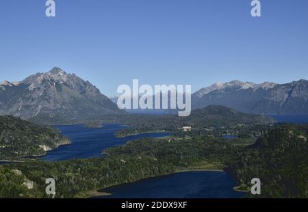 Lacs et Ridges andins près de San Carlos de Bariloche, Argentine Banque D'Images