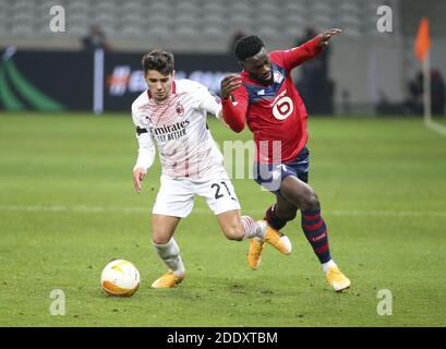 Brahim Diaz de l'AC Milan, Jonathan Bamba de Lille pendant la Ligue Europa de l'UEFA, match de football du Groupe H entre Lille OSC et AC / LM Banque D'Images