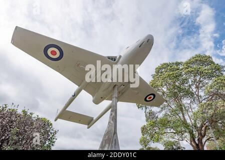 Un ancien Royal Australian Air Force de Havilland FB.31 Vampire Jet à Wingham, Nouvelle-Galles du Sud, en Australie, a été monté en 1971 pour commémorer 50 ans de la RAAF Banque D'Images