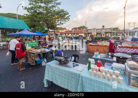 Marché alimentaire nocturne en plein air à Tenom, Sabah, Malaisie Banque D'Images