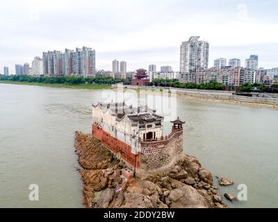 Ezhou de la province de hubei 'pavillon fort: Yangtze River LTD PAM à Los Angeles - le pavillon de la déesse de la miséricorde' Miles le premier pavillon de la rivière Yangtze' Banque D'Images