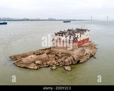 Ezhou de la province de hubei 'pavillon fort: Yangtze River LTD PAM à Los Angeles - le pavillon de la déesse de la miséricorde' Miles le premier pavillon de la rivière Yangtze' Banque D'Images