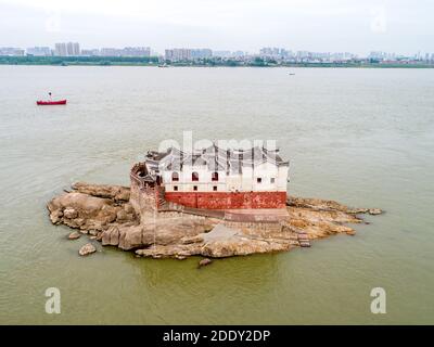 Ezhou de la province de hubei 'pavillon fort: Yangtze River LTD PAM à Los Angeles - le pavillon de la déesse de la miséricorde' Miles le premier pavillon de la rivière Yangtze' Banque D'Images