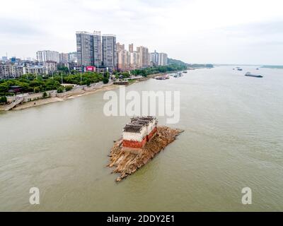 Ezhou de la province de hubei 'pavillon fort: Yangtze River LTD PAM à Los Angeles - le pavillon de la déesse de la miséricorde' Miles le premier pavillon de la rivière Yangtze' Banque D'Images