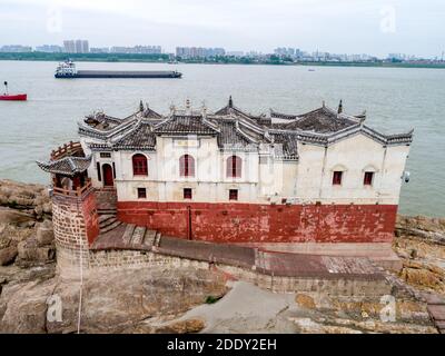 Ezhou de la province de hubei 'pavillon fort: Yangtze River LTD PAM à Los Angeles - le pavillon de la déesse de la miséricorde' Miles le premier pavillon de la rivière Yangtze' Banque D'Images