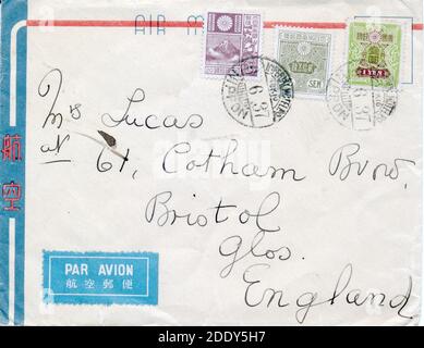 1937 lettre envoyée par l'Imperial Hotel à Tokyo au Japon, à Bristol en Angleterre. Recto de la couverture avec trois timbres et un autocollant de courrier aérien. Banque D'Images