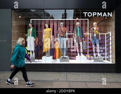 Photo du dossier datée du 29/05/18, d'une succursale de Topman sur Oxford Street, dans le centre de Londres. L'empire Arcadia de Sir Philip Green a déclaré qu'il travaillait sur des « options de contingence pour assurer l'avenir des marques du groupe » après avoir signalé qu'il s'effondrera en quelques jours, avec 15,000 emplois à risque. Banque D'Images