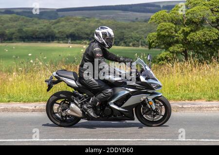 2019 Kawasaki ZX 1000 WJF; motard; transport à deux roues, motocyclettes, véhicule, routes, motocycles, motocyclistes motocycles à Chorley, Royaume-Uni Banque D'Images
