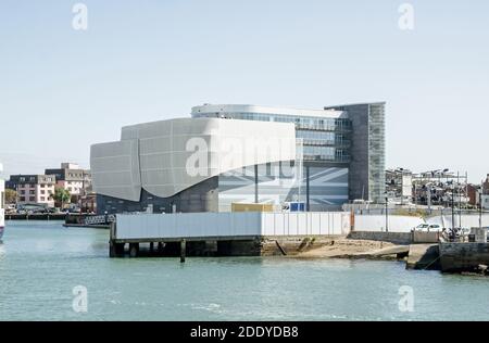 Le siège historique de l'organisation de voile Ben Ainslie Racing surplombe le port de Portsmouth par une journée ensoleillée d'été. Sir Ben Ainslie est activé Banque D'Images