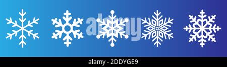 Icônes de flocons de neige blancs définies, sur fond bleu. Illustration de Vecteur