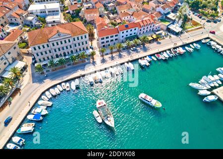 Korcula. Ville de Vela Luka sur l'île de Korcula vue aérienne, archipel de Dalmatie du sud, Croatie Banque D'Images