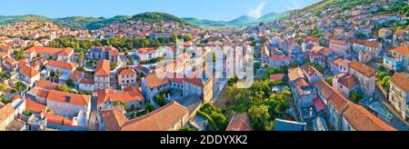 Blato sur l'île de Korcula. Ville historique de Blato de Korcula vue panoramique aérienne, région du sud de la Dalmatie en Croatie Banque D'Images