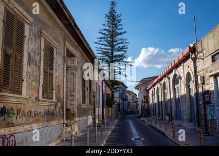 22 avril 2019, Limassol, Chypre. Vide rue calme de la vieille ville. Banque D'Images