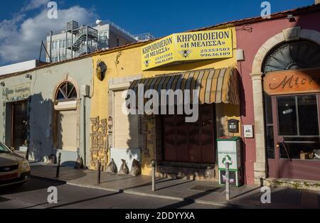 22 avril 2019, Limassol, Chypre. Vide rue calme de la vieille ville. Banque D'Images