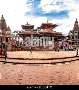Katmandou, Népal - 21 septembre 2019 : les gens marcher autour de Patan Durbar Square, un site du patrimoine de l'UNESCO au Népal. Après la reconstruction des temples Earthqu Banque D'Images