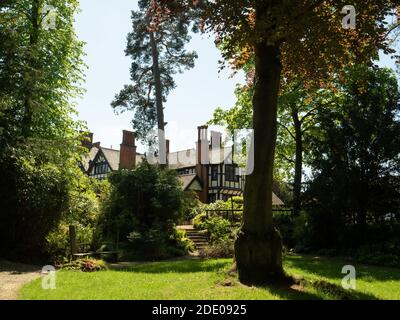 Aldenham, Hertfordshire / Angleterre - Mai 06 2020: George Harrison Memorial Garden au Bhaktivedanta Manor ISKCON centre. Banque D'Images