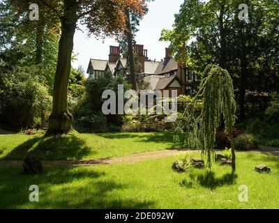 Aldenham, Hertfordshire / Angleterre - Mai 06 2020: George Harrison Memorial Garden au Bhaktivedanta Manor ISKCON centre. Banque D'Images