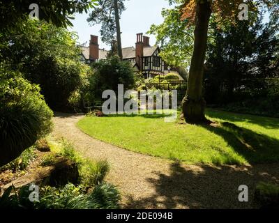 Aldenham, Hertfordshire / Angleterre - Mai 06 2020: George Harrison Memorial Garden au Bhaktivedanta Manor ISKCON centre. Banque D'Images