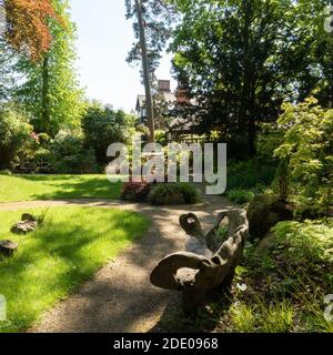 Aldenham, Hertfordshire / Angleterre - Mai 06 2020: George Harrison Memorial Garden au Bhaktivedanta Manor ISKCON centre. Banque D'Images