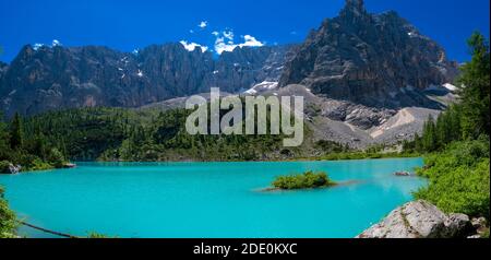 Magnifique lac de Sorapis (Lago di Sorapis) dans les Dolomites, destination de voyage populaire en Italie Banque D'Images