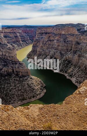 Vue sur le lac Bighorn depuis la vue sur Devil Canyon, espace de loisirs national de Bighorn Canyon, près de Lovell, Wyoming, États-Unis Banque D'Images