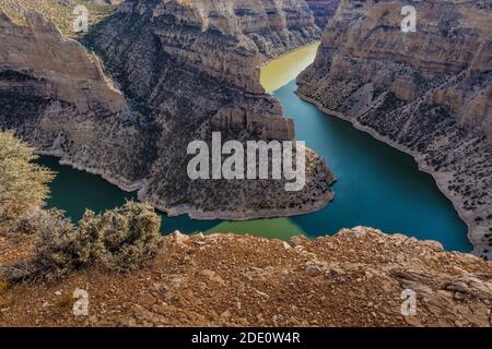 Vue sur le lac Bighorn depuis la vue sur Devil Canyon, espace de loisirs national de Bighorn Canyon, près de Lovell, Wyoming, États-Unis Banque D'Images