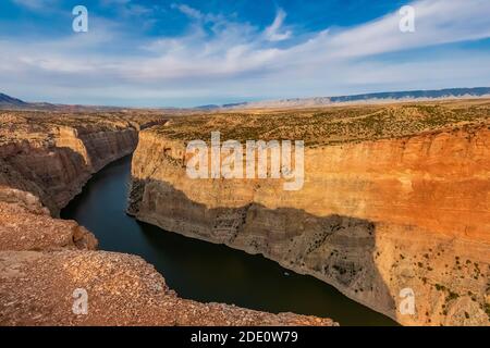 Vue sur le lac Bighorn depuis la vue sur Devil Canyon, espace de loisirs national de Bighorn Canyon, près de Lovell, Wyoming, États-Unis Banque D'Images