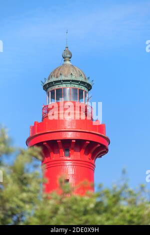 Haut de phare en fonte rouge et blanc à la Plage ouest française Banque D'Images