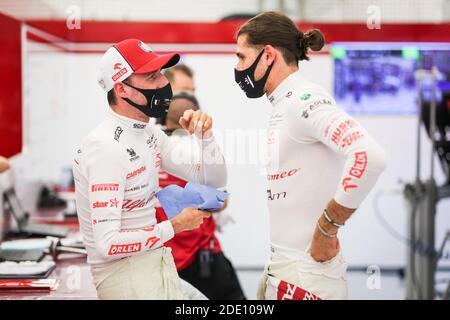 Sakhir, Bahreïn. 27 novembre 2020. GIOVINAZZI Antonio (ita), Alfa Romeo Racing ORLEN C39, KUBICA Robert (Pol), pilote de réserve d'Alfa Romeo Racing ORLEN, portrait pendant la Formule 1 Gulf Air Bahreïn Grand Prix 2020, du 27 au 29 novembre 2020 sur le circuit international de Bahreïn, à Sakhir, Bahreïn - photo Antonin Vincent/DPPI/crédit: Gruppo Editoriale LiveMedia/Alay Live News Banque D'Images