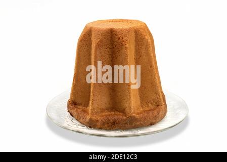 Gâteau de noël italien Pandoro isolé sur fond blanc. Banque D'Images